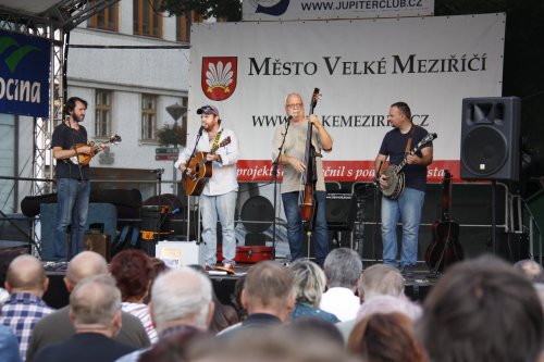 Na náměstí se v pátek rozezněla country hudba