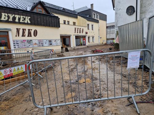 Průchod mezi kostelem a Nekem se otevře od pondělí