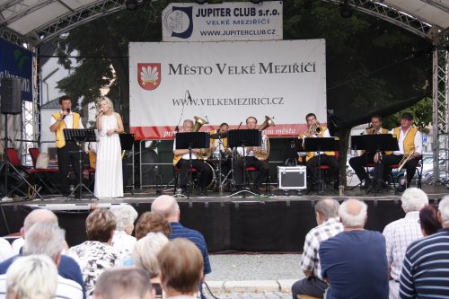 Kulturní léto láká na koncerty a letní kino