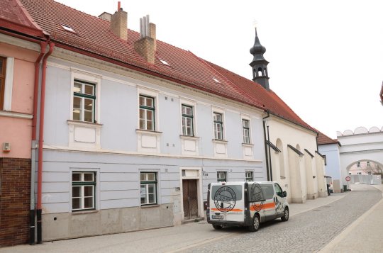 Špitálek prošel obnovou. Z chátrající památky je místo pro děti