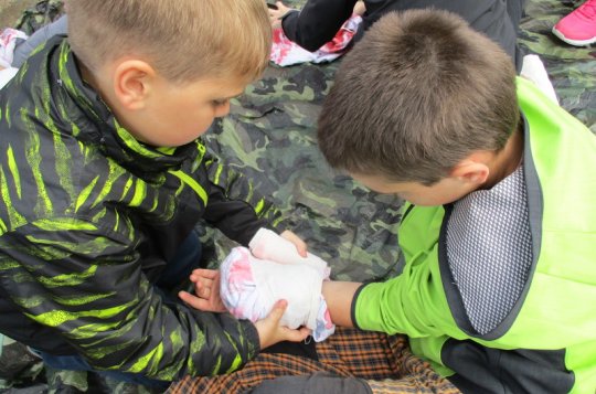 Branný den ukázal dětem základy resuscitace i orientaci v terénu