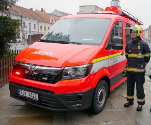 Hasiči mají nové zásahové obleky