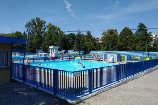 Před vstupem na koupaliště je možné zakoupit antigenní test