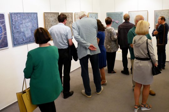 Žít tady a teď, znělo výstavní síní