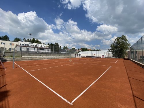 Přijměte pozvání na slavnostní otevření kurtů u Areálu zdraví