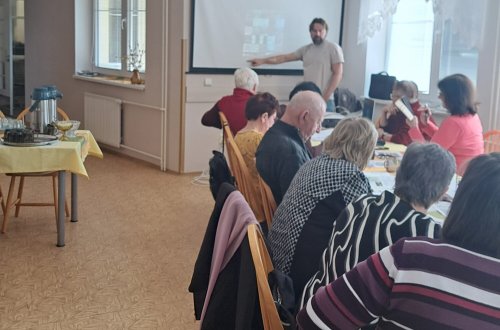 Senioři se naučili ovládat chytré telefony 