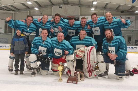 Tým ICE slaví zlatý hattrick 