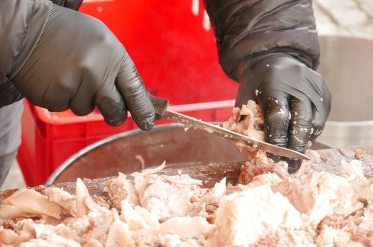 Na farním dvoře zavoněly jitrničky