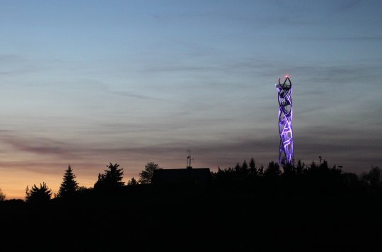 Turisté i místní navštěvují rozhlednu na Fajtově kopci už 5 let