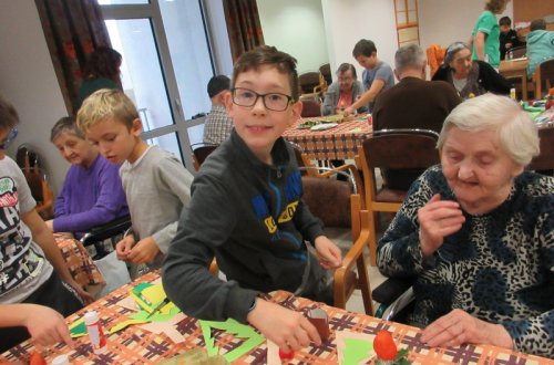 Děti ze ZŠ Školní navštívily Domov pro seniory