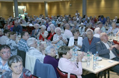 Senioři se setkali ve Velkém Meziříčí při dechovce