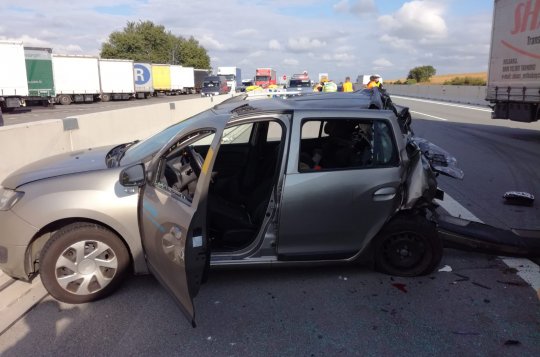 Vzniklá nehoda na D1 se dala objet přes čerpací stanici, přesto se tvořily kolony