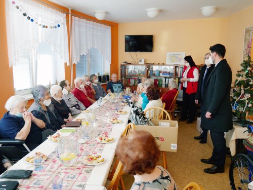 Návštěva vedení města udělala seniorům radost