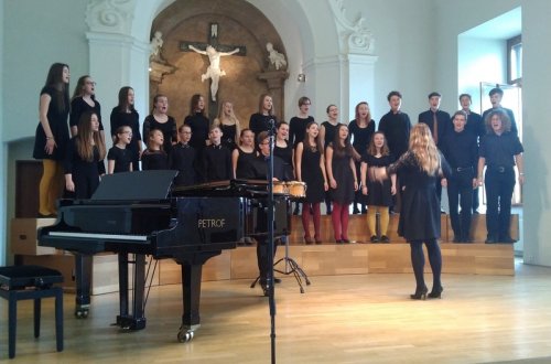 Koncert na gymnáziu