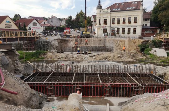 Most přes Balinku roste podle plánu