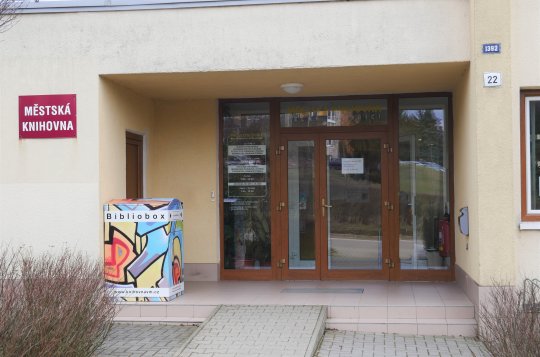Knihovna zavádí opět okénkový provoz