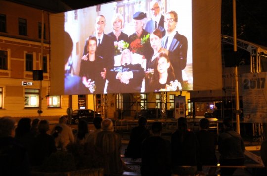 Náměstí ožilo večerním promítáním