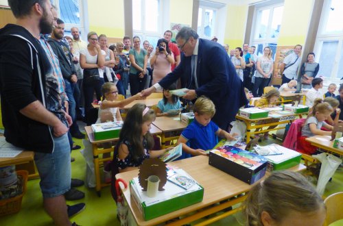 I letos dostanou všichni prvňáčci na Vysočině bezpečné kufříky