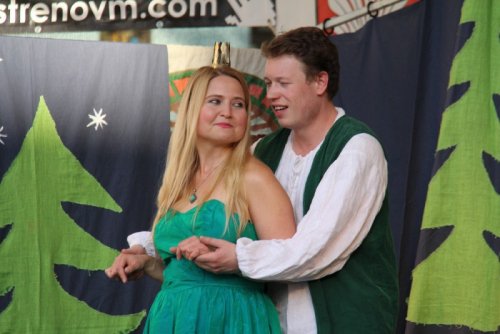 Sobotní večer na náměstí patřil pohádkám a dětem