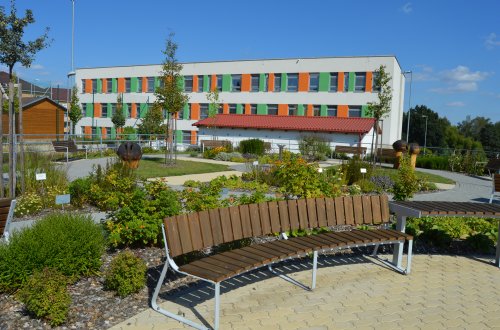 Domov pro seniory zve na zahradní slavnost a nabízí možnost dobrovolničení