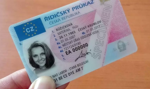 Propadlé občanské a řidičské průkazy platí v nouzovém stavu dál