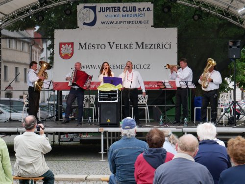 Na Náměstí vystoupila nejmenší slovácká dechová kapela Sadovanka