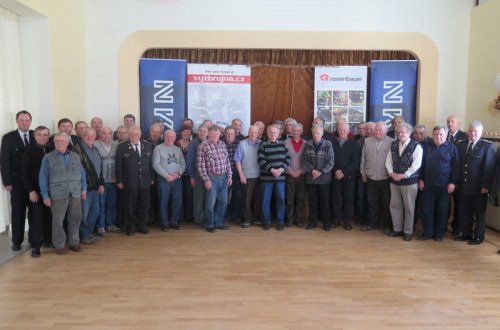 Zasloužilí funkcionáři sborů dobrovolných hasičů okrsku Velké Meziříčí se setkali v Martinicích