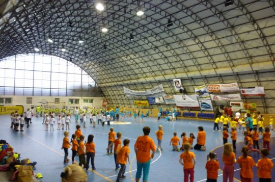 Děti z mateřinek sportovaly s házenkáři