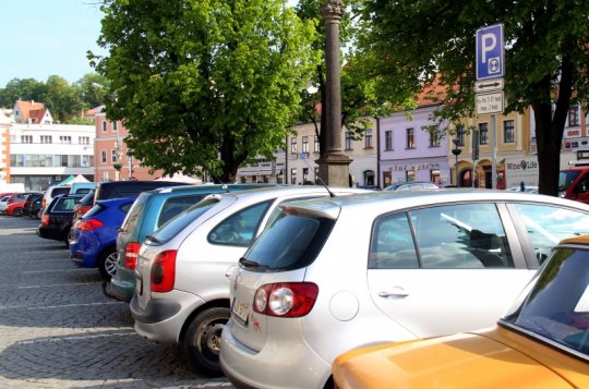 Za špatné parkování a další přestupky padají pokuty