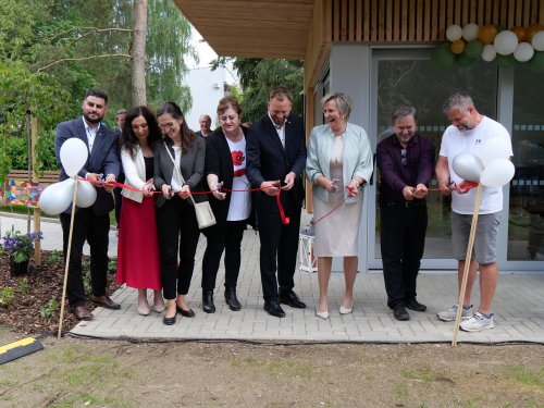 Stacionář Nesa má díky dárcům nový zahradní dům