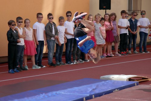 ZŠ Komenského má pro žáky na dvorku nové hřiště