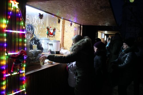 Stánky na trzích mají k dispozici dezinfekci