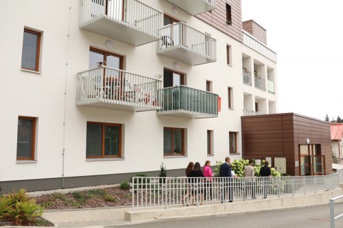 Radní vyrazili do terénu, navštívili školu i bytový dům pro seniory