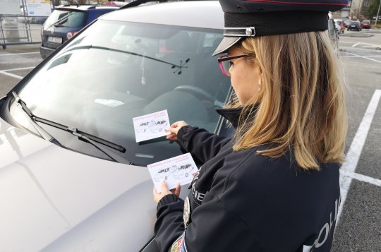 Policisté v průběhu adventu upozorňují na rizika spojená s vánočními svátky