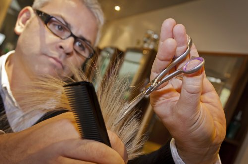 Obchody a kadeřnictví otevřou v květnu, restaurace v červnu