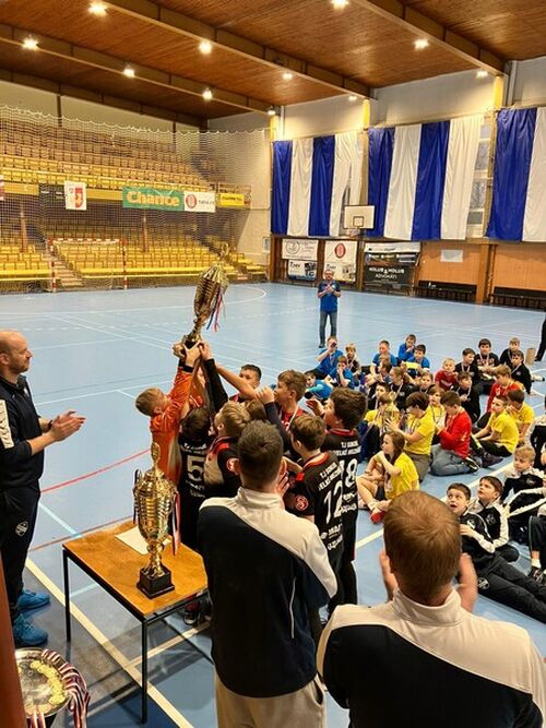 8FBFA7BA-D289-4A75-8DBB-22EF6054E563