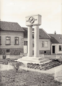 226105010 K1_i12n_462_N48-10_pomník