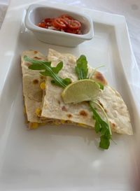 Michael Tini_Quesadillas_s_tuňákem_a_rajčatovou_salsou