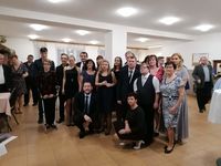 a nezbytné_společné_foto_našeho_Michala_Janotky_s_členy_a_přáteli_Asociace