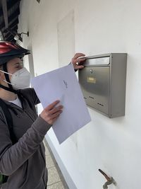 hospic -_holka_s_obálkou