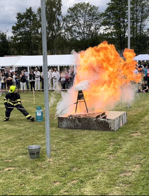 A630A920-BAC5-4249-87D7-AD95F6CF23B9 1 105 c