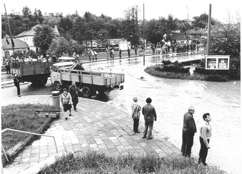 F 369.4_povodeň_21.5.85_foto_Z.Procházka_u_pošty