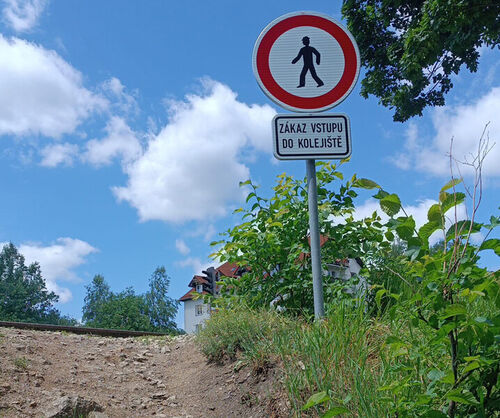 Zákaz vstupu_do_kolejiště_1_ořez_pro_web