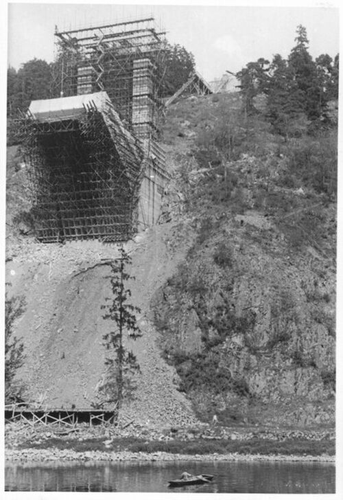 Stavba ocelového_mostu_u_Žďákova_1