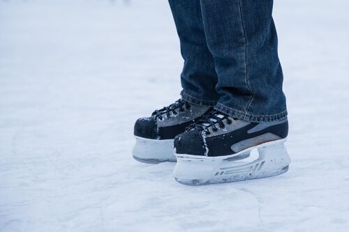 ice-skating-6657326 1920