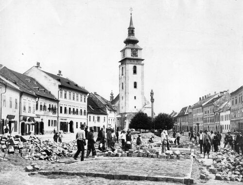 04. Dláždění_náměstí_1909