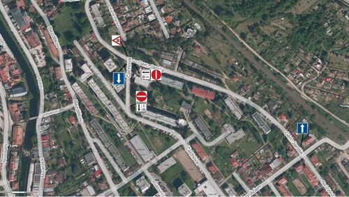 Jednosměrný provoz_Gen._Jaroše_-_Čechova_-_cyklo