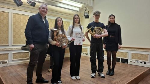 b9ba629a-e939-41c5-8d4f-b3a739e20d49