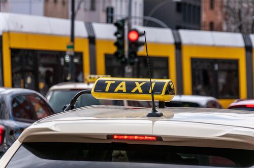 wal 172619-taxi-7856666_1920_1